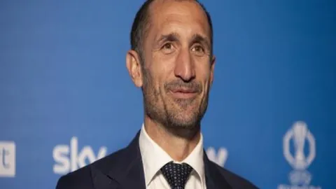 加兰致命三分致胜，CC独木难支，骑士惊险击败活塞